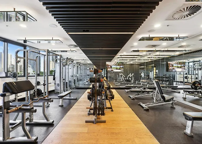 City High-Rise 1-Bed With Pool, Gym And Parking