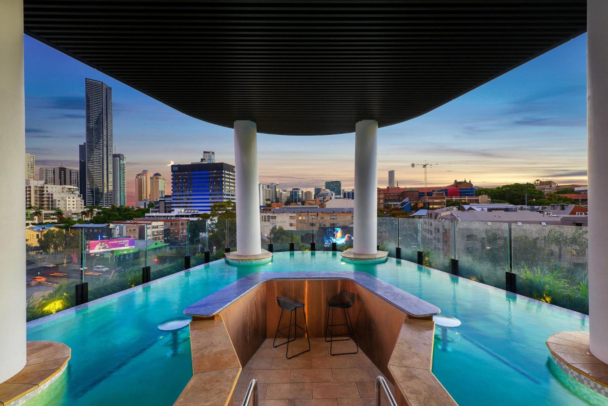 High-rise 1-bed With Pool, Gym And Parking Brisbane