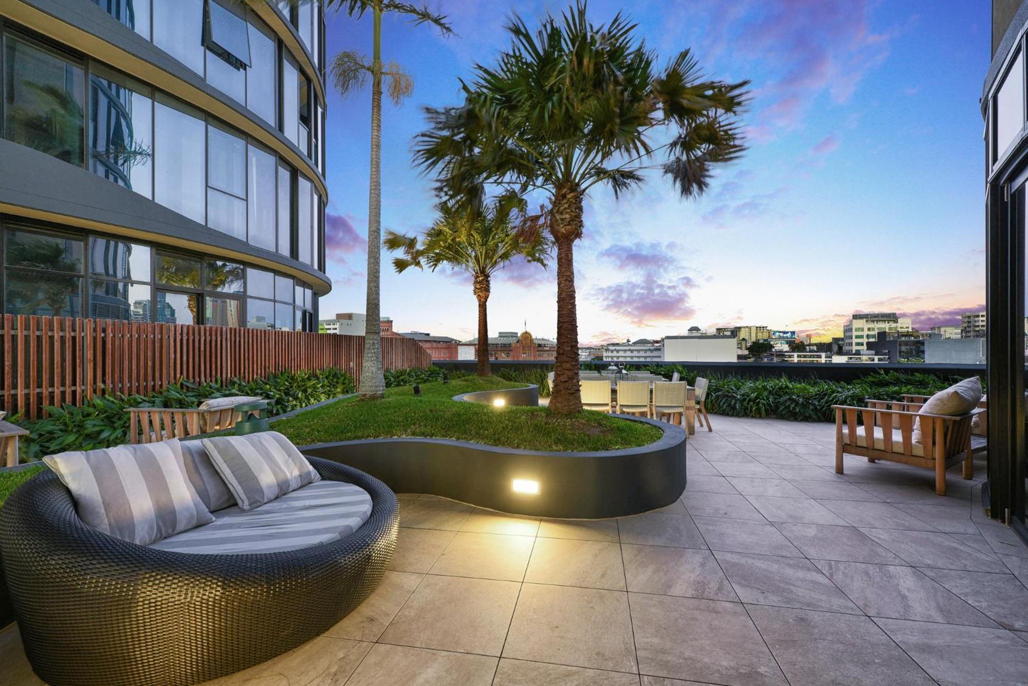 Apartment High-rise 1-bed With Pool, Gym And Parking