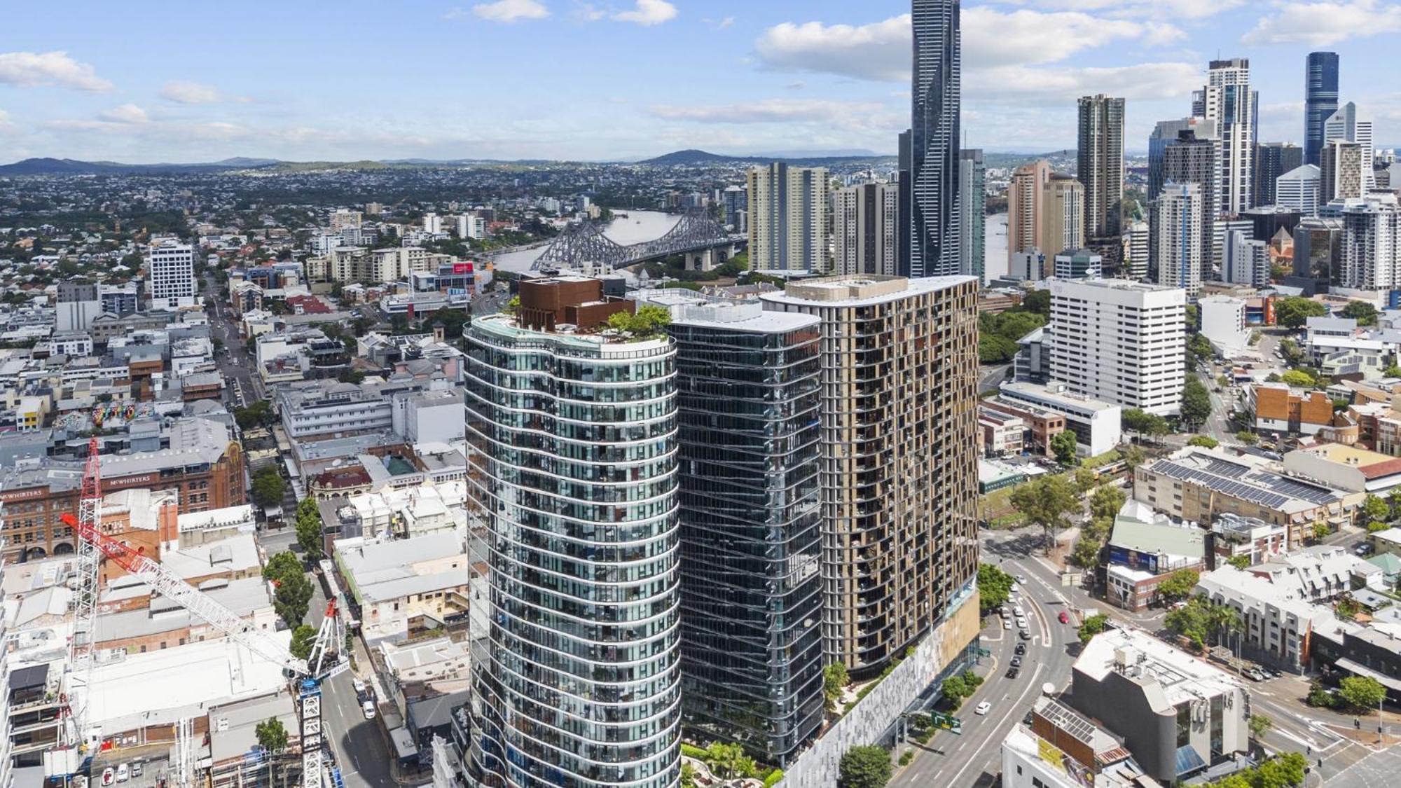 High-rise 1-bed With Pool, Gym And Parking *