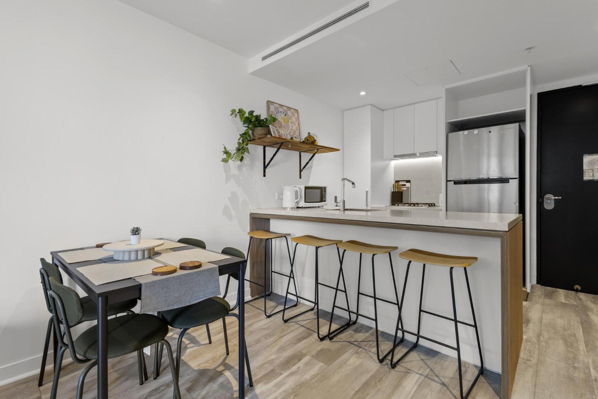 High-rise 1-bed With Pool, Gym And Parking Apartment