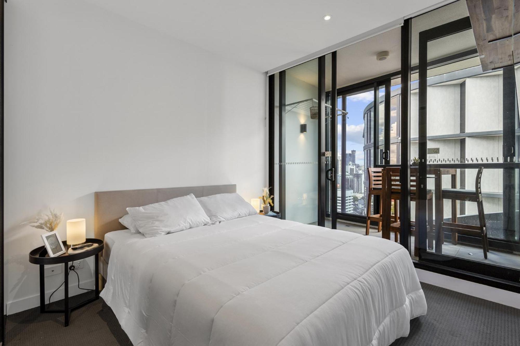 High-rise 1-bed With Pool, Gym And Parking Apartment *