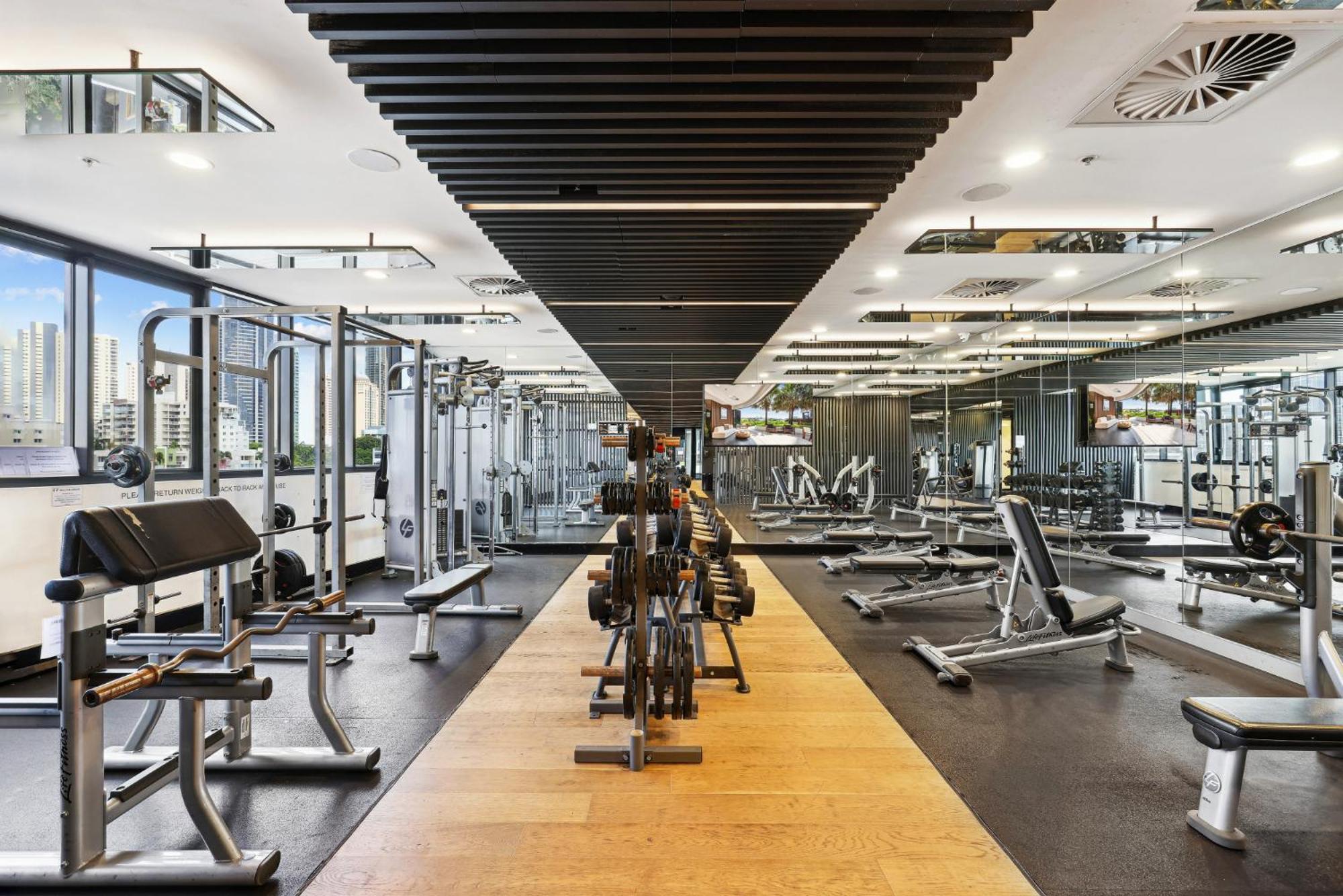 Apartment High-rise 1-bed With Pool, Gym And Parking *
